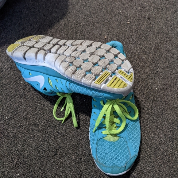 Nikes - Picture 3 of 3